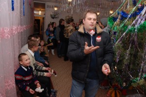 I had SO MUCH FUN juggling for the kids at the shelter.  But I should have taken my down-filled coat off...I was drenched in sweat after!